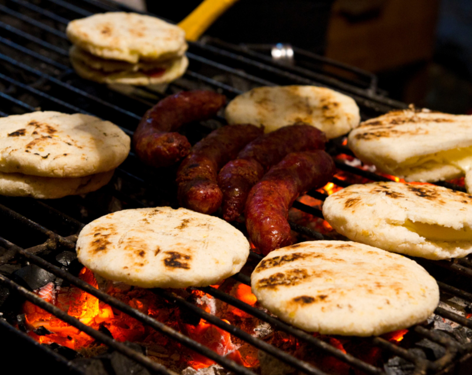 Chorizo con arepa 